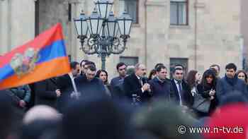 Regierung soll zurücktreten: Armenien fürchtet blutigen Putschversuch