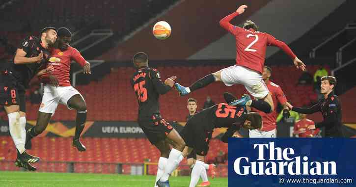 Manchester United held by Real Sociedad but coast into last 16
