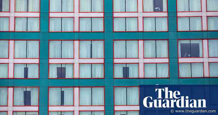 Canada's Covid plan under fire as air passengers evade hotel quarantine