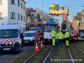 Vuilniswagen botst tegen tram: één persoon lichtgewond