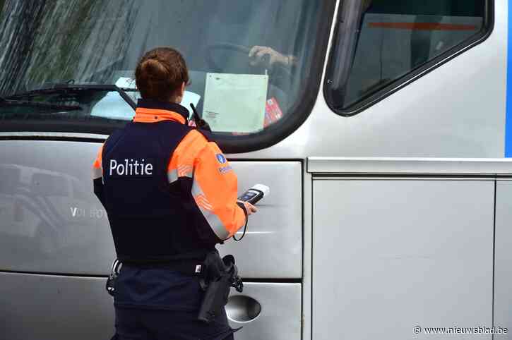 Acht truckers negeren tonnageverbod en krijgen boete<BR />