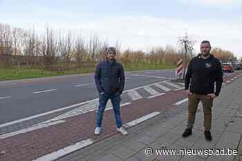 David en Jordy zijn parkeerdruk in hun straat beu en bedenken dan maar zelf een oplossing<BR />