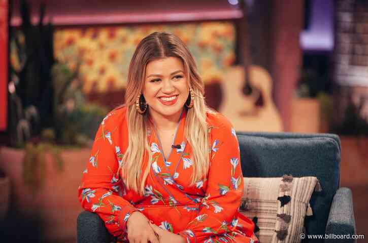 Don’t Let It Get Away: Watch Kelly Clarkson’s Epic Cover of U2’s ‘Beautiful Day’