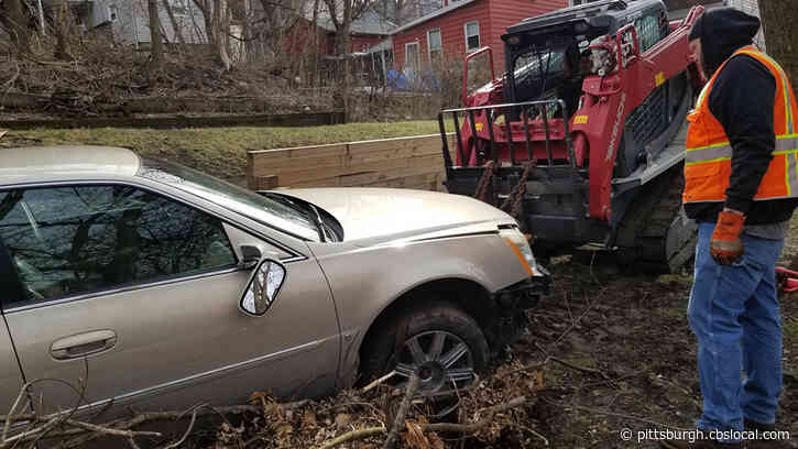 Car That Crashed Between 2 Houses Finally Moved After 3 Weeks