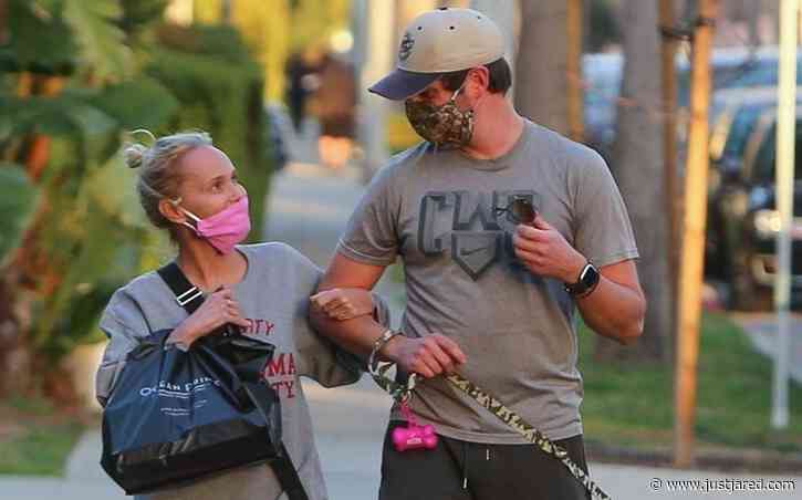 Kristin Chenoweth Reveals What's in Her Bag After Funny Comment from Fan