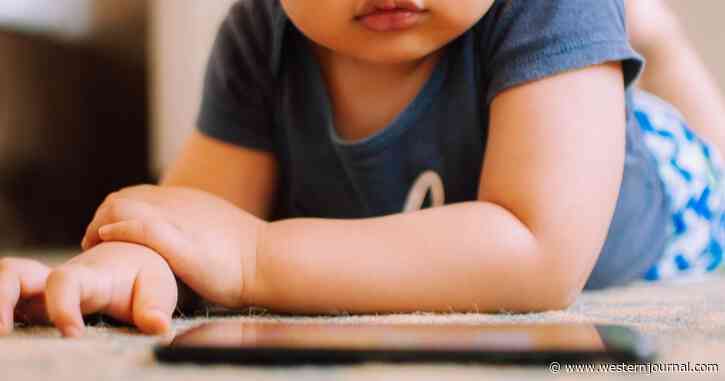 Florida Toddler Saves Father’s Life by Accidentally Dialing 911
