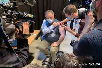 Marc Van Ranst krijgt AstraZeneca-vaccin: “Dit was een bewuste keuze” - Gazet van Antwerpen
