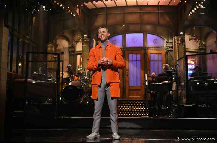 Nick Jonas Assures Kevin Jonas the Jonas Brothers Are Still a Band on ‘SNL’: Watch