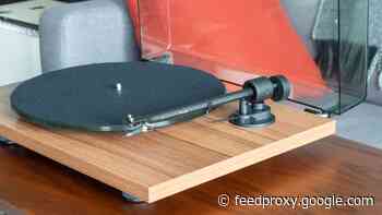 Pro-Ject T1 Turntable
