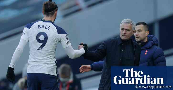 Gareth Bale is back, Arsenal impress and Glenn Roeder tributes – Football Weekly