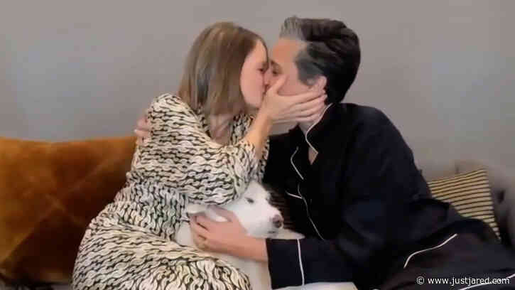 Jodie Foster Kisses Wife Alexandra Hedison After Golden Globes Win