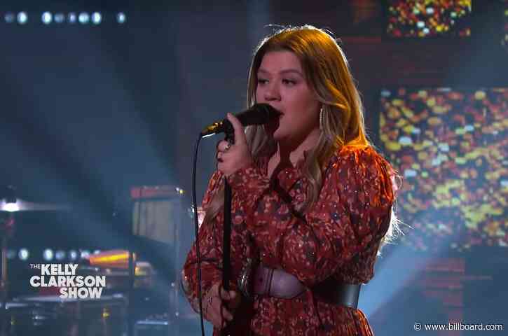 Kelly Clarkson Imagines a Soulful Rendition of This Ariana Grande Song