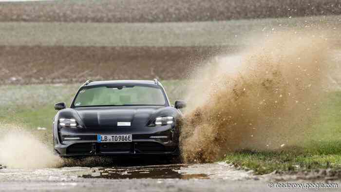 Camouflaged Porsche Taycan Cross Turismo appears in another video