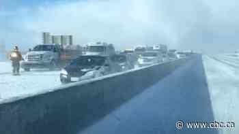 Stretch of Highway 400 closed in both directions after 15 vehicles involved in crash