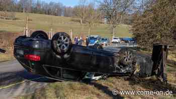 Spektakulärer Unfall in Netphen/Siegerland: Auto kracht gegen Mauer und überschlägt sich - Meinerzhagener Zeitung