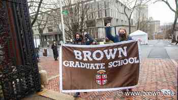 Brown welcomes graduate, medical, transfer students with second Van Wickle Gates procession - Brown University