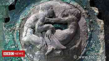 Pompeii: Archaeologists unveil ceremonial chariot discovery