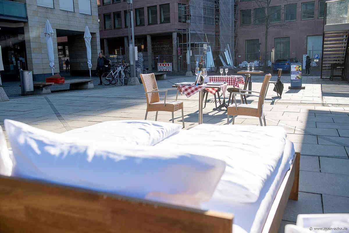 Stille Protestaktion im Kreis Aschaffenburg: Gastronomen fordern Öffnungsperspektiven - Main-Echo