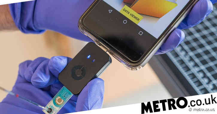 Tiny device plugs into a smartphone to diagnose Covid-19