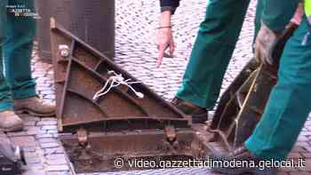 Modena, Esplode tombino in via Castellaro paura tra i presenti - Gazzetta di Modena