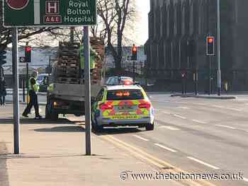 Police stop truck with pallets ‘balanced dangerously’ on trailer