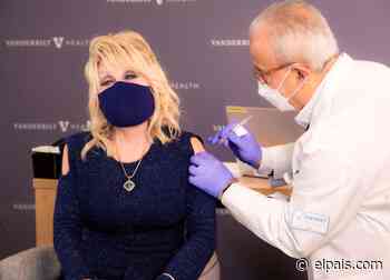 Dolly Parton donó un millón de dólares para financiar la vacuna y ha esperado su turno para recibirla - EL PAÍS