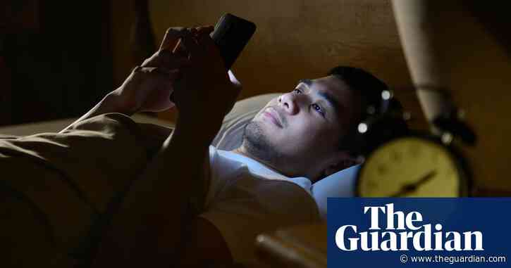 Nearly four in 10 university students addicted to smartphones, study finds