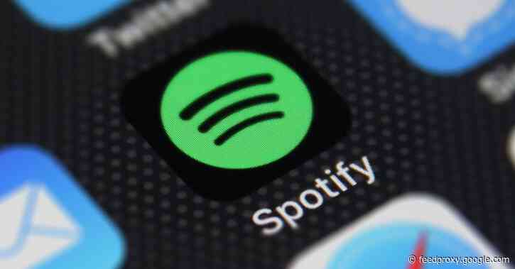 Analyst predicts Spotify will overtake Apple Podcasts in US listeners this year