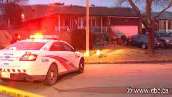 Man dead after house fire in North York
