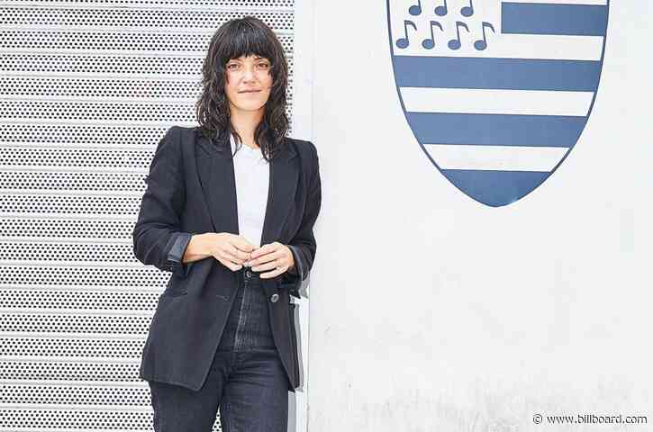 Sharon Van Etten Enlists Fiona Apple, Courtney Barnett, Shamir & More for ‘Epic’ Covers Album