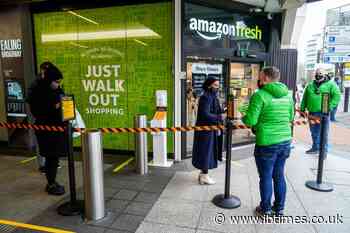 Amazon opens 'contactless' UK grocery store