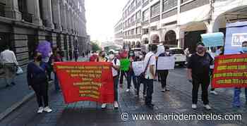 Bloquean profesores calles de Cuernavaca en demanda de pago - Diario de Morelos