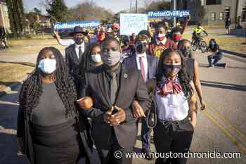 Marchers re-create walk to site of Houston's first sit-in - Houston Chronicle