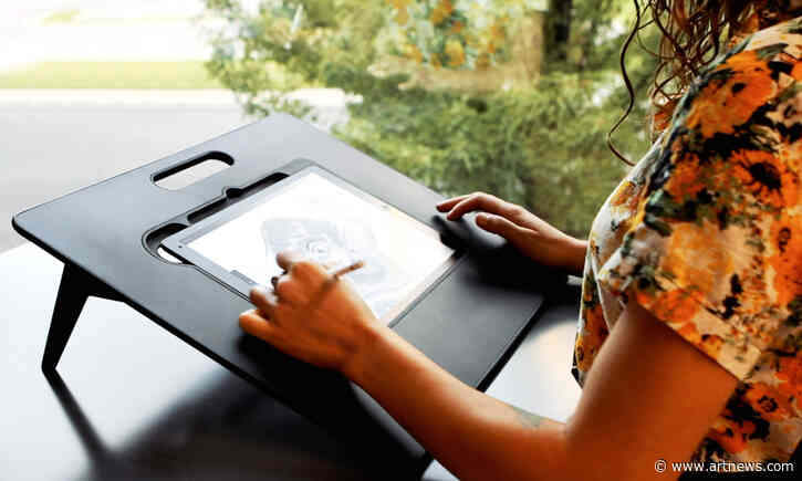 Draw in Comfort with an iPad Stand Made Just for Artists