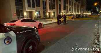 Man in critical condition after stabbing outside downtown Toronto residential building - Global News