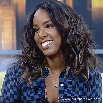 Kelly Rowland vows to never wear low-rise jeans ever again