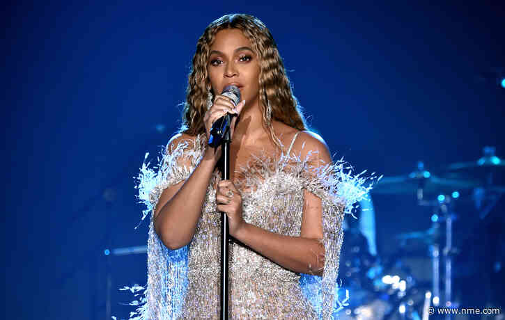Beyoncé honours late fan with tribute medley
