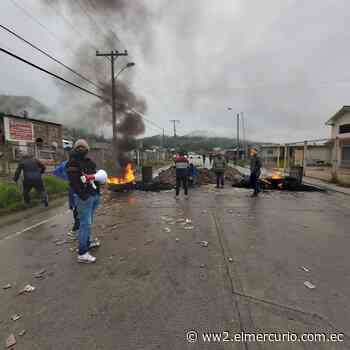 Seguidores de Yaku Pérez bloquean la vía Cuenca-Girón-Pasaje en el sector de Tarqui - El Mercurio (Ecuador)