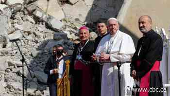 In Iraqi city where ISIS ruled, Pope Francis prays for peace and forgiveness
