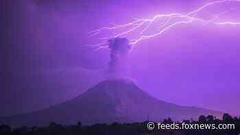 Lightning strikes erupting Indonesia volcano spewing 16,000-foot ash cloud
