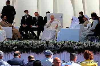 Pope, top Iraq Shiite cleric hold historic, symbolic meeting