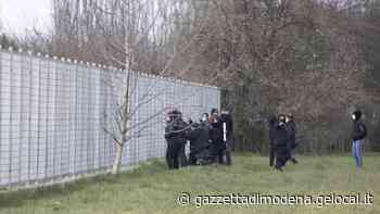 Modena «Fuoco alla galera!» La rabbia anarchica alla manifestazione davanti a Sant'Anna - La Gazzetta di Modena