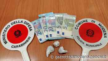 Modena, controlli di carabinieri e polizia locale: spacciatore arrestato in viale Storchi - La Gazzetta di Modena