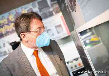 Modena, sindaco litiga in piazza con persone senza mascherina: interviene la polizia - La Pressa