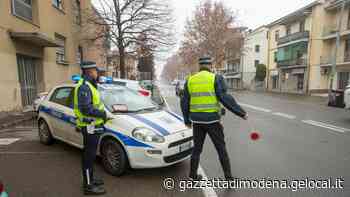 Modena No Mask rifiuta di indossare la mascherina e aggredisce gli agenti: arrestato e multato - La Gazzetta di Modena