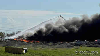 Firefighters battle large debris fire in southeast Fresno