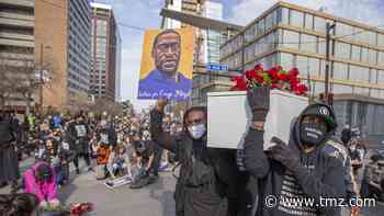 Derek Chauvin Jury Selection Delayed, Floyd Supporters Flock to Courthouse