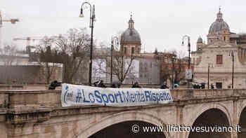 A un anno dal lockdown lo sport resta fermo: spuntano striscioni nelle città - Il Fatto Vesuviano