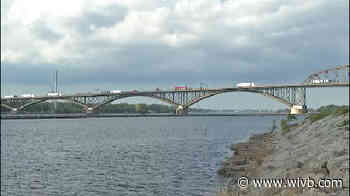 CBP officers at Peace Bridge arrest fugitive with active arrest warrants out of Ohio