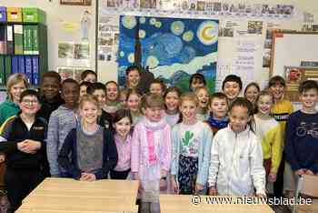 Leerlingen schilderen ‘De sterrennacht’ van Van Gogh voor vaccinatiecentrum